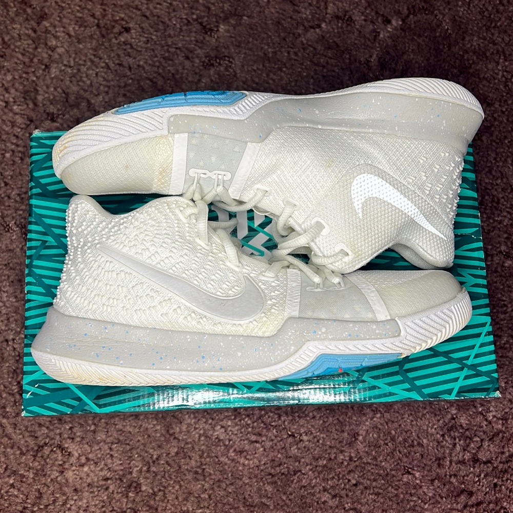 WHITE NIKE KYRIE IRVING 3 (GS)